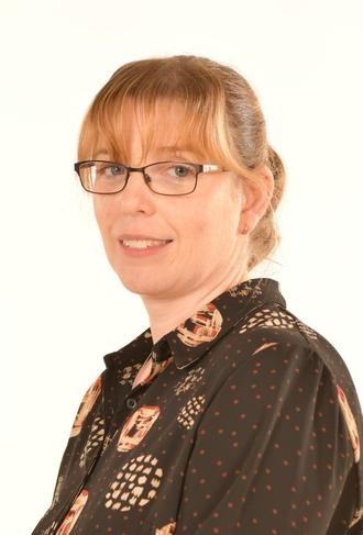 Photo of Pam Worthington